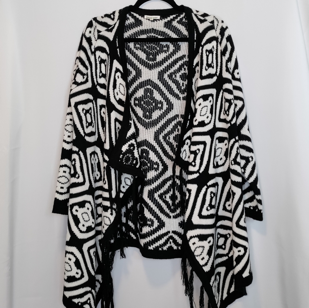 Breeze Ever Black and White Patterned Women's Sweater Cardigan